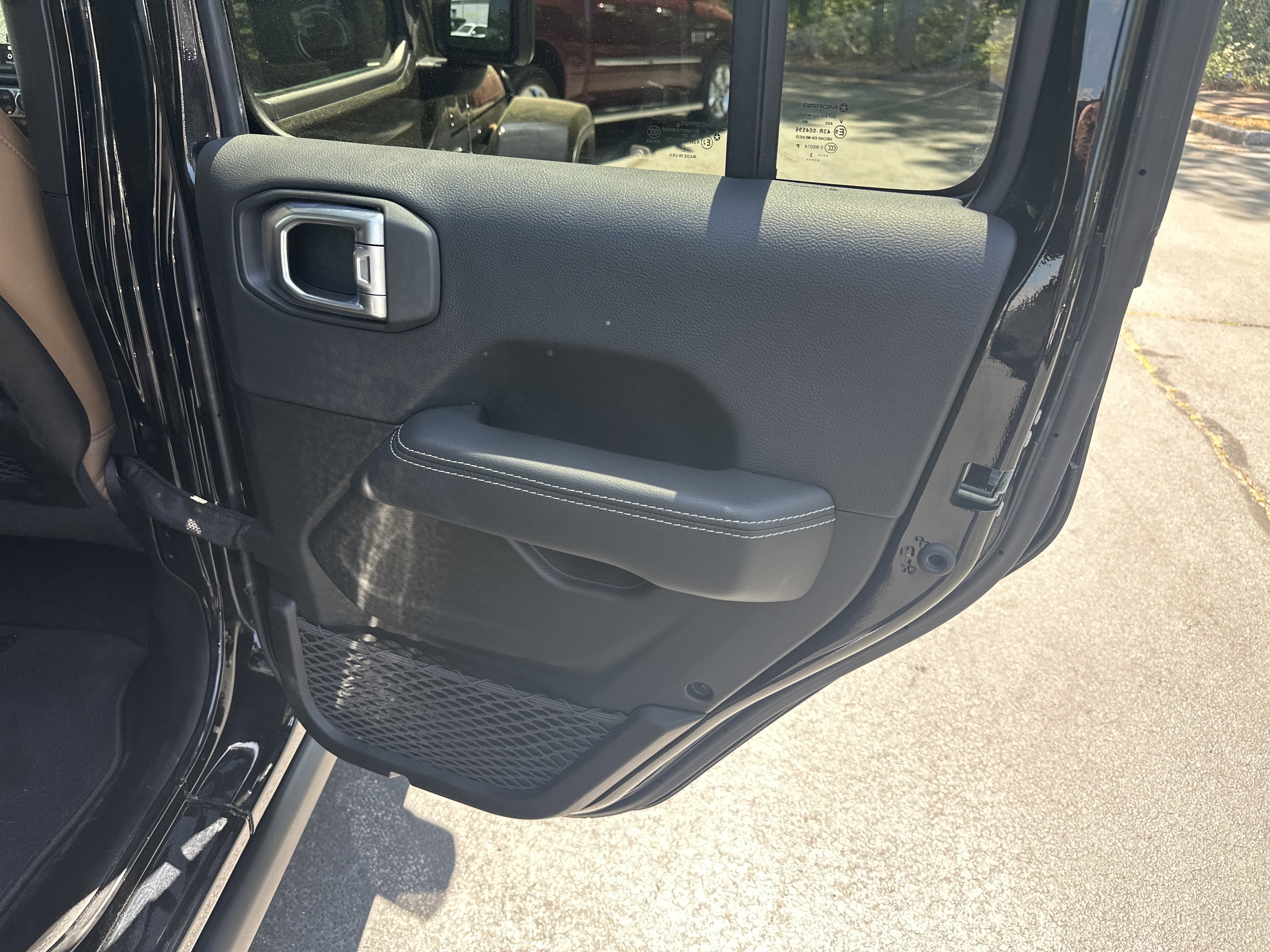 Used 2023 Jeep Wrangler Unlimited Rubicon w/ Cold Weather Group AWD/4WD image 20