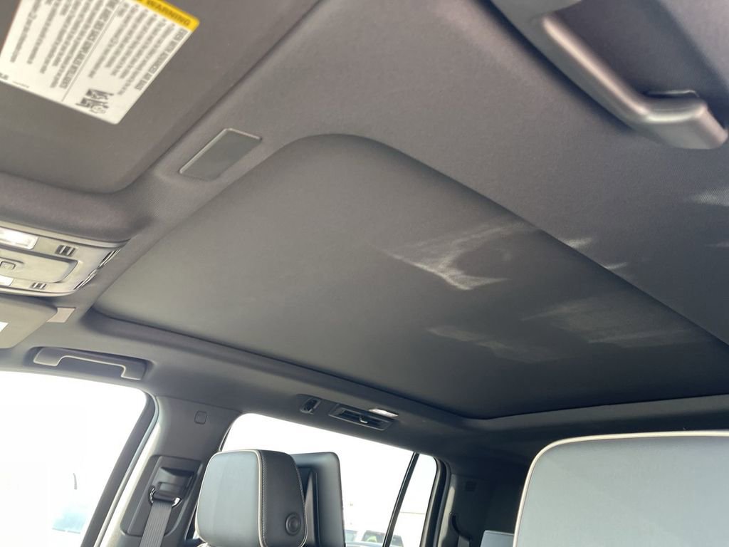 New 2025 Chevrolet Suburban Premier image 22