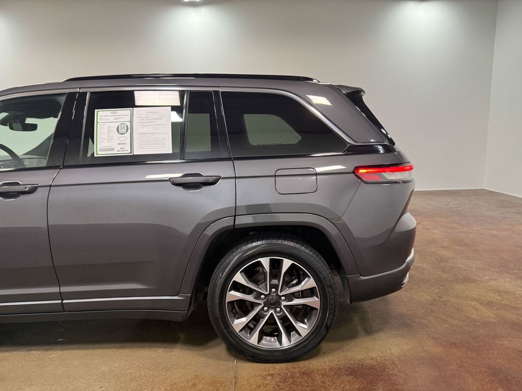 Used 2024 Jeep Grand Cherokee Overland AWD/4WD image 35