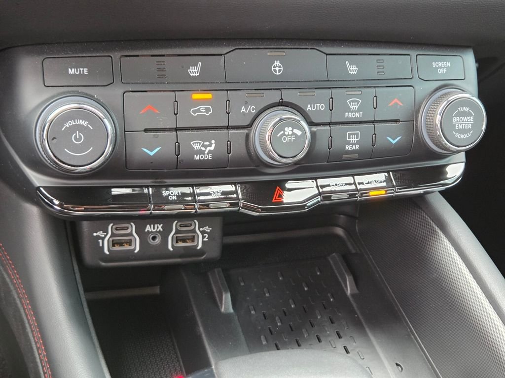 Used 2025 Dodge Durango R/T w/ Blacktop Package AWD/4WD image 33