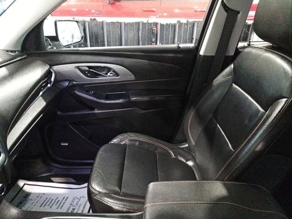 Used 2021 Chevrolet Traverse RS FWD image 11