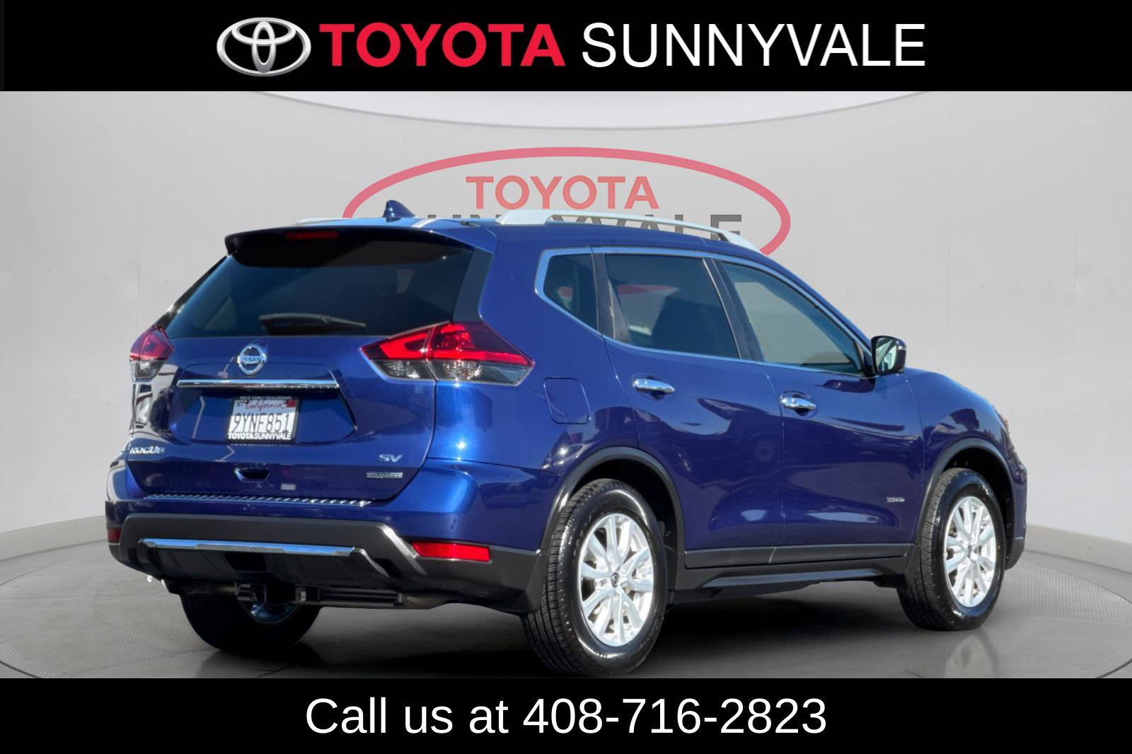 Used 2018 Nissan Rogue SV w/ Premium Package FWD image 3