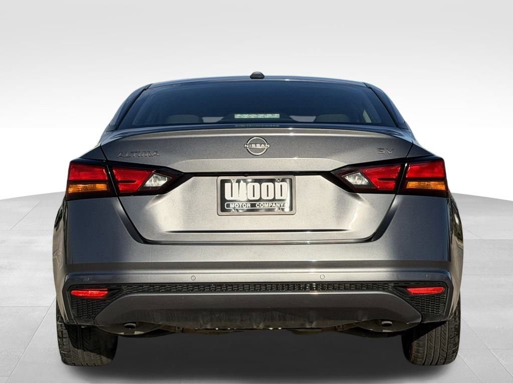 Used 2024 Nissan Altima 2.5 SV image 3