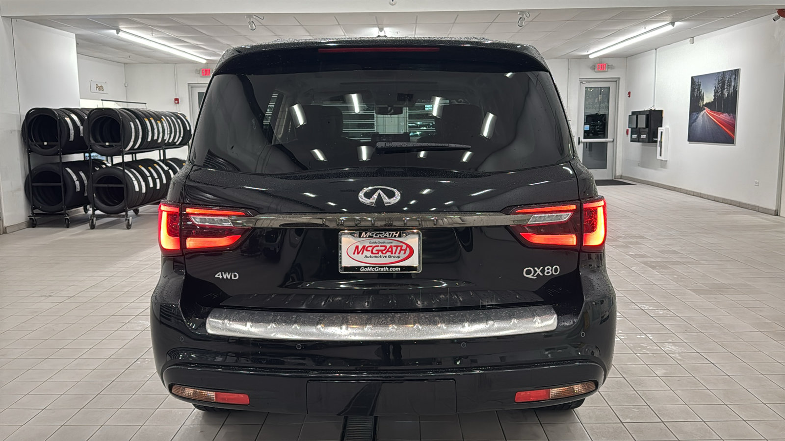Used 2023 INFINITI QX80 Premium Select w/ Cargo Package AWD/4WD image 6