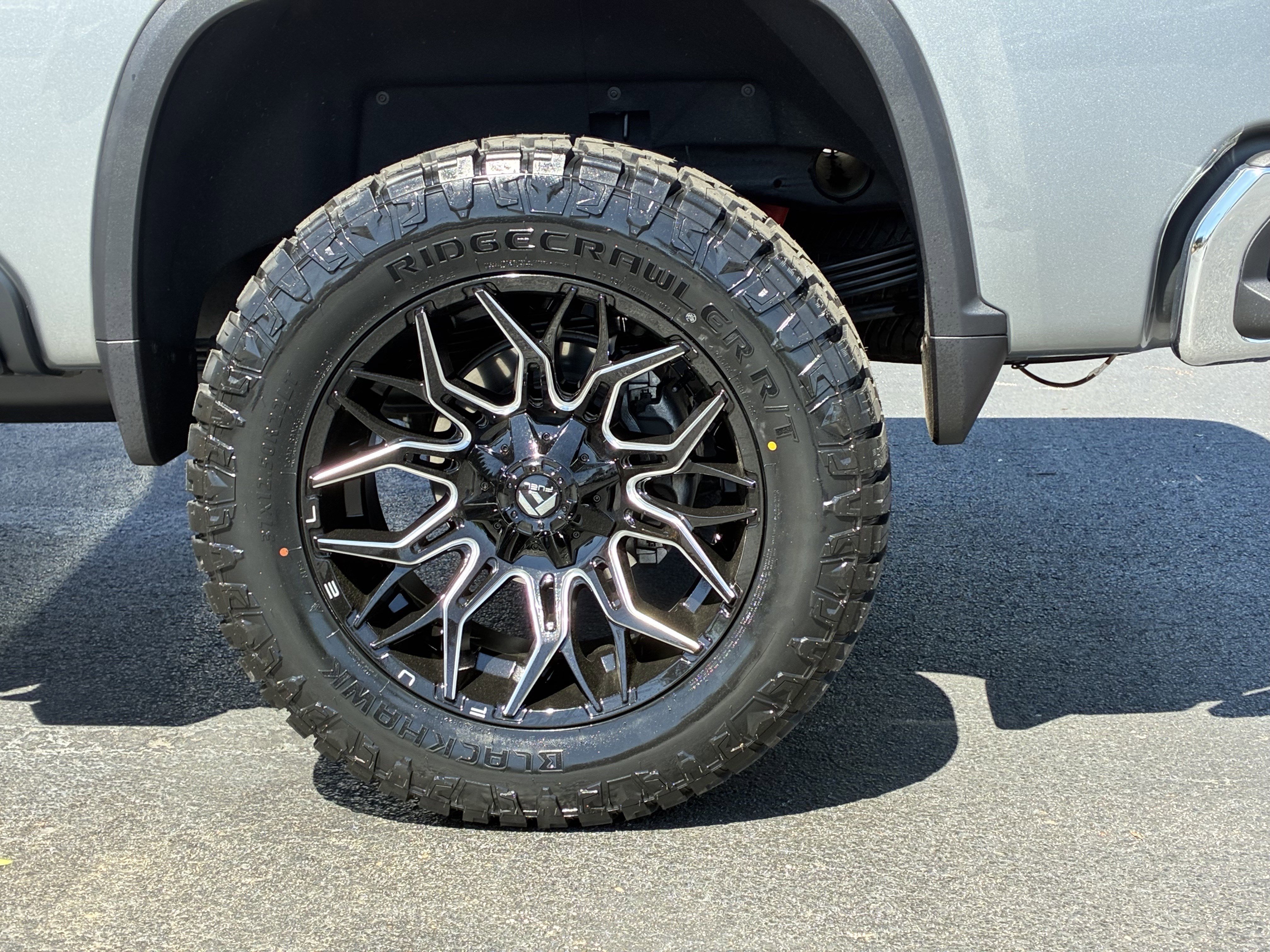 Used 2025 Chevrolet Silverado 2500 LTZ w/ LTZ Convenience Package image 38