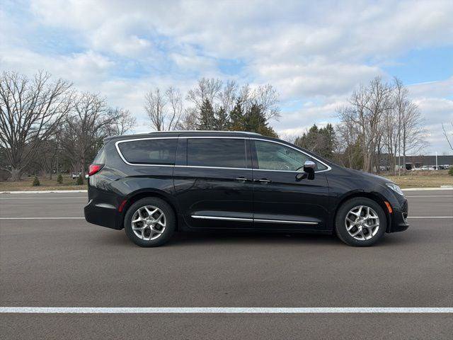 Certified 2019 Chrysler Pacifica Limited image 6