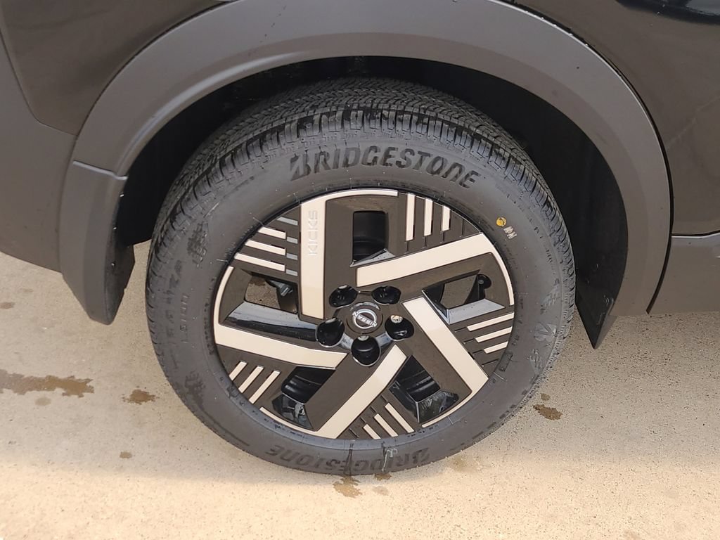 New 2026 Nissan Kicks SV w/ SV Premium Package FWD image 6