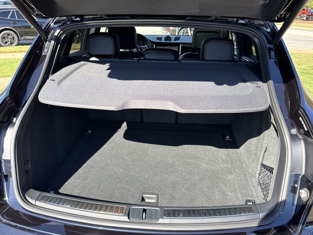 Used 2025 Porsche Macan AWD/4WD image 8