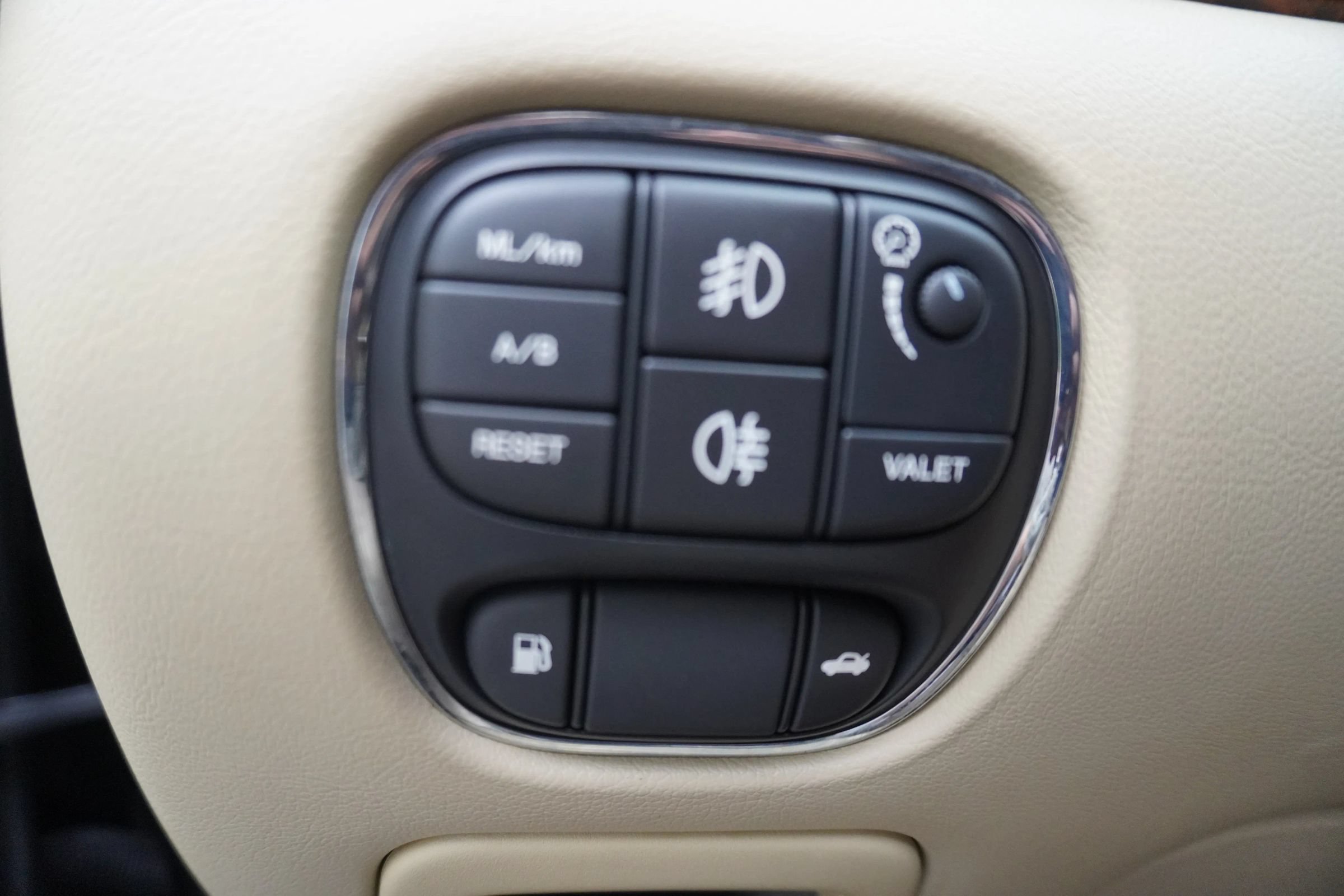 Used 2008 Jaguar XJ8 RWD image 23