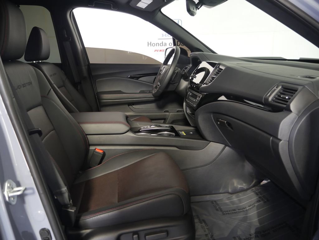 Used 2025 Honda Passport Black Edition image 6