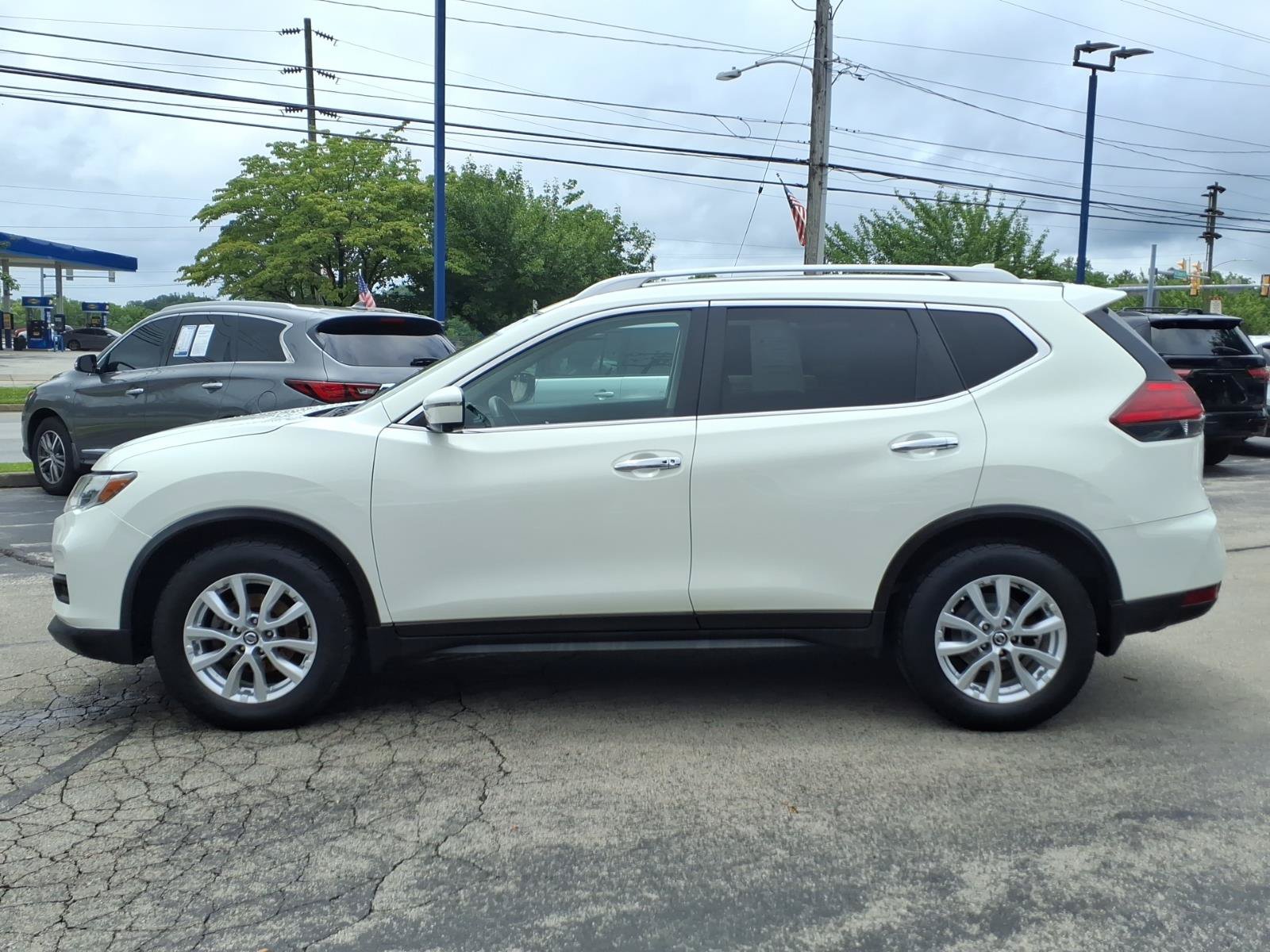 Used 2017 Nissan Rogue SV AWD/4WD image 6