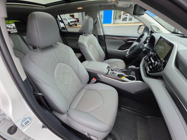 Used 2023 Toyota Highlander Platinum AWD/4WD image 12