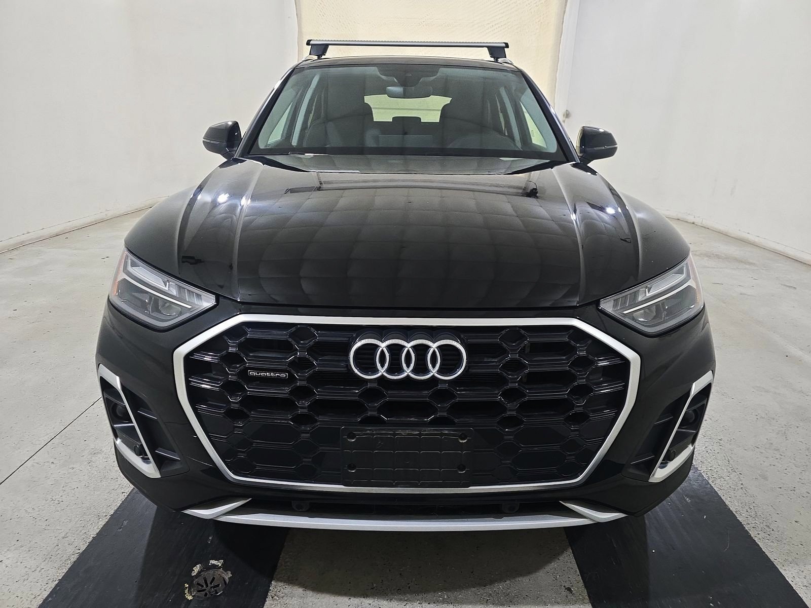 Used 2022 Audi Q5 e Premium w/ Convenience Package image 2