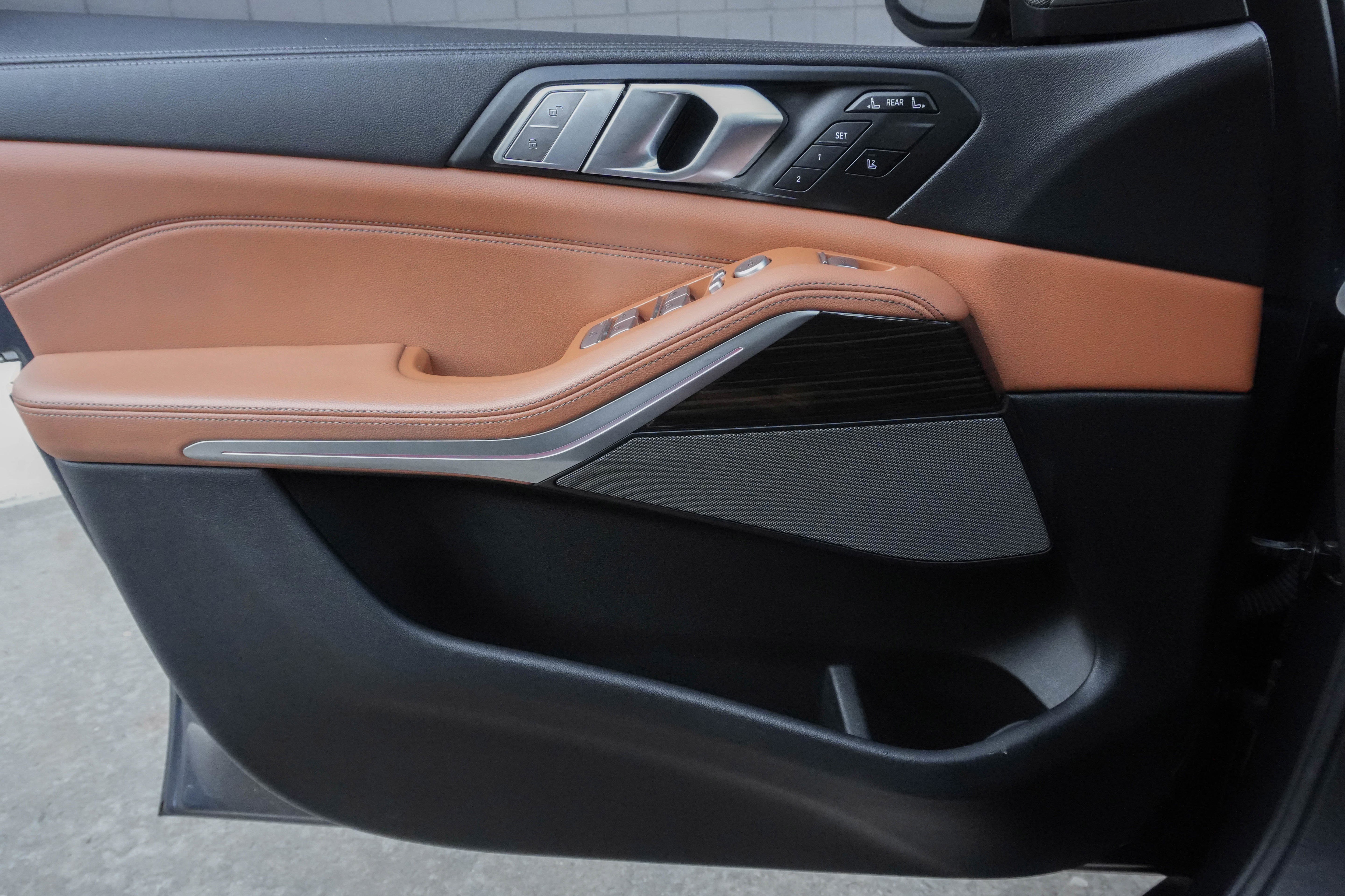 Used 2020 BMW X7 xDrive40i w/ Cold Weather Package image 29