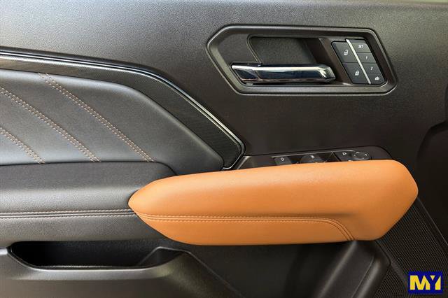 Certified 2024 GMC Canyon AT4 w/ AT4 Premium Package AWD/4WD image 11