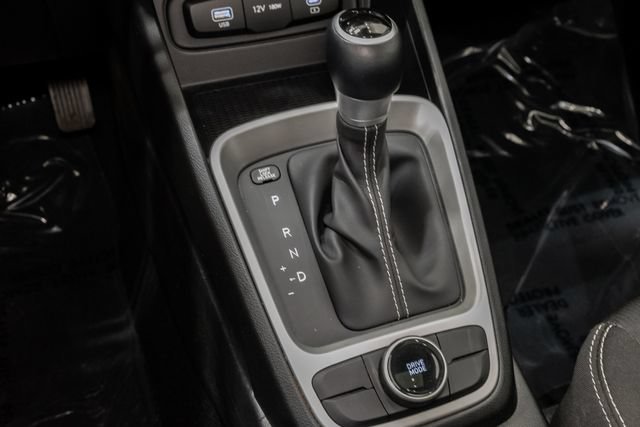 Used 2025 Hyundai Venue SEL FWD image 21