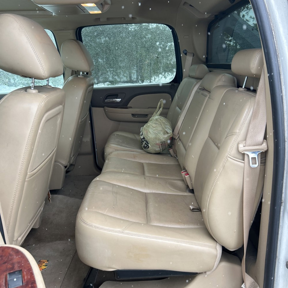 Used 2010 Chevrolet Avalanche LTZ image 8