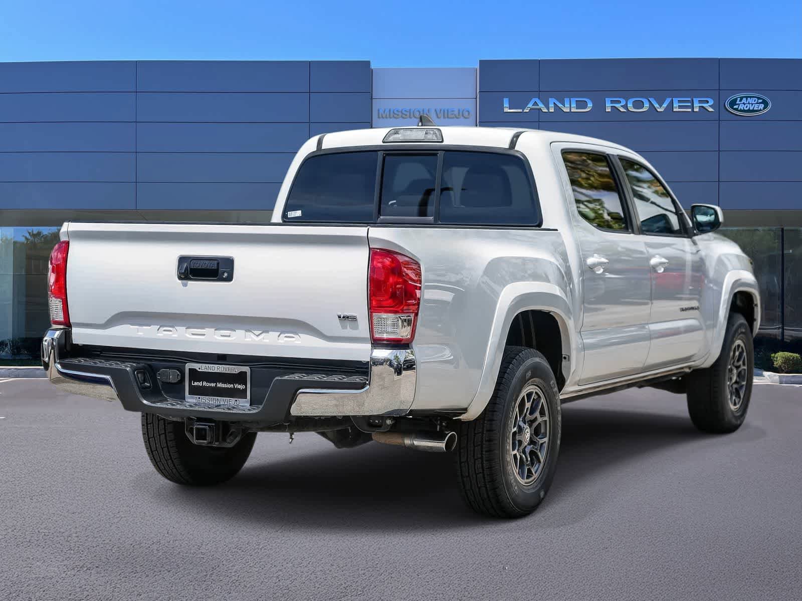 Used 2017 Toyota Tacoma SR5 w/ Tow Package RWD image 4