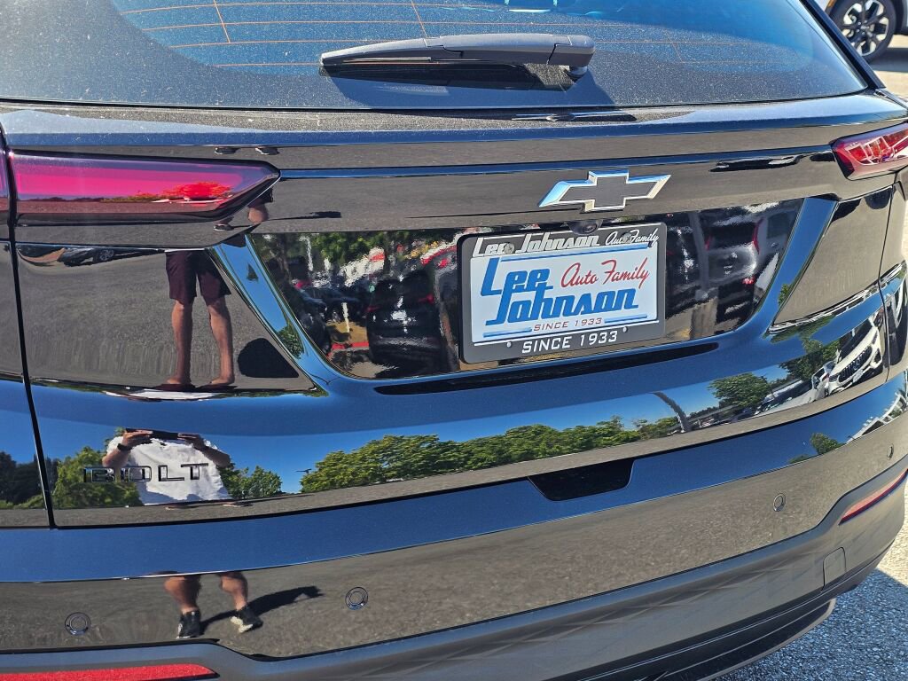 New 2027 Chevrolet Bolt LT w/ Comfort Package FWD image 23