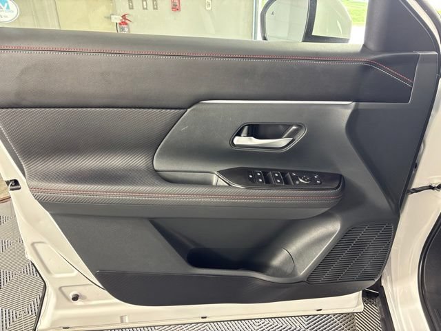 Used 2025 Nissan Kicks SR w/ SR Premium Package AWD/4WD image 20