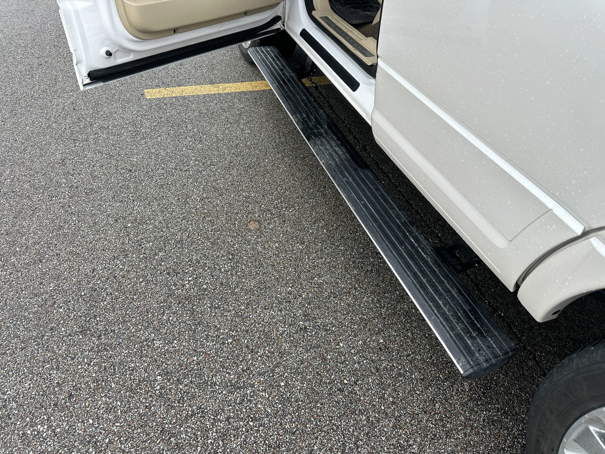 Used 2017 Lincoln Navigator Reserve image 12