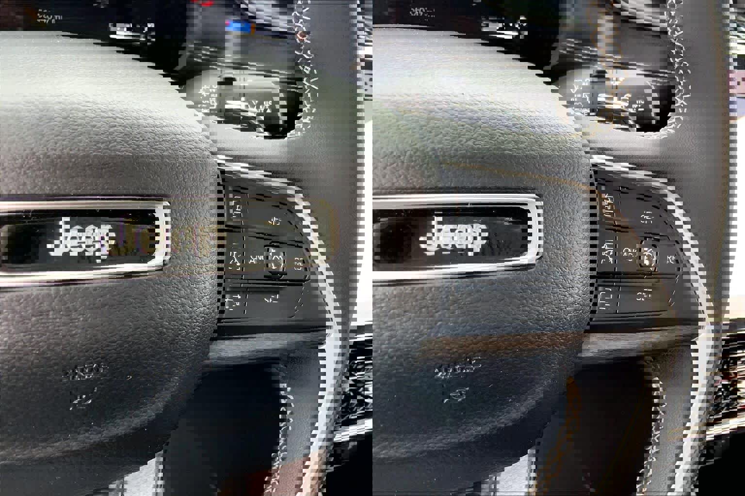 Used 2024 Jeep Grand Cherokee Limited image 25