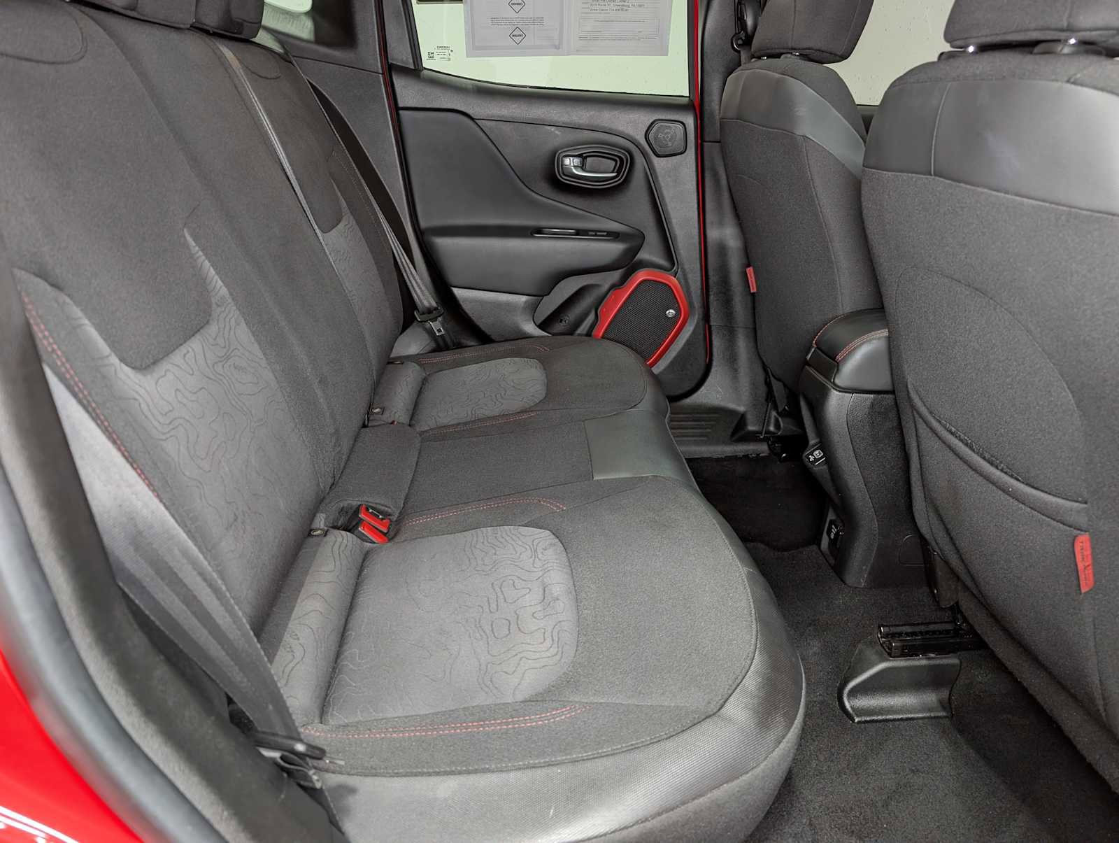 Used 2018 Jeep Renegade Trailhawk AWD/4WD image 39
