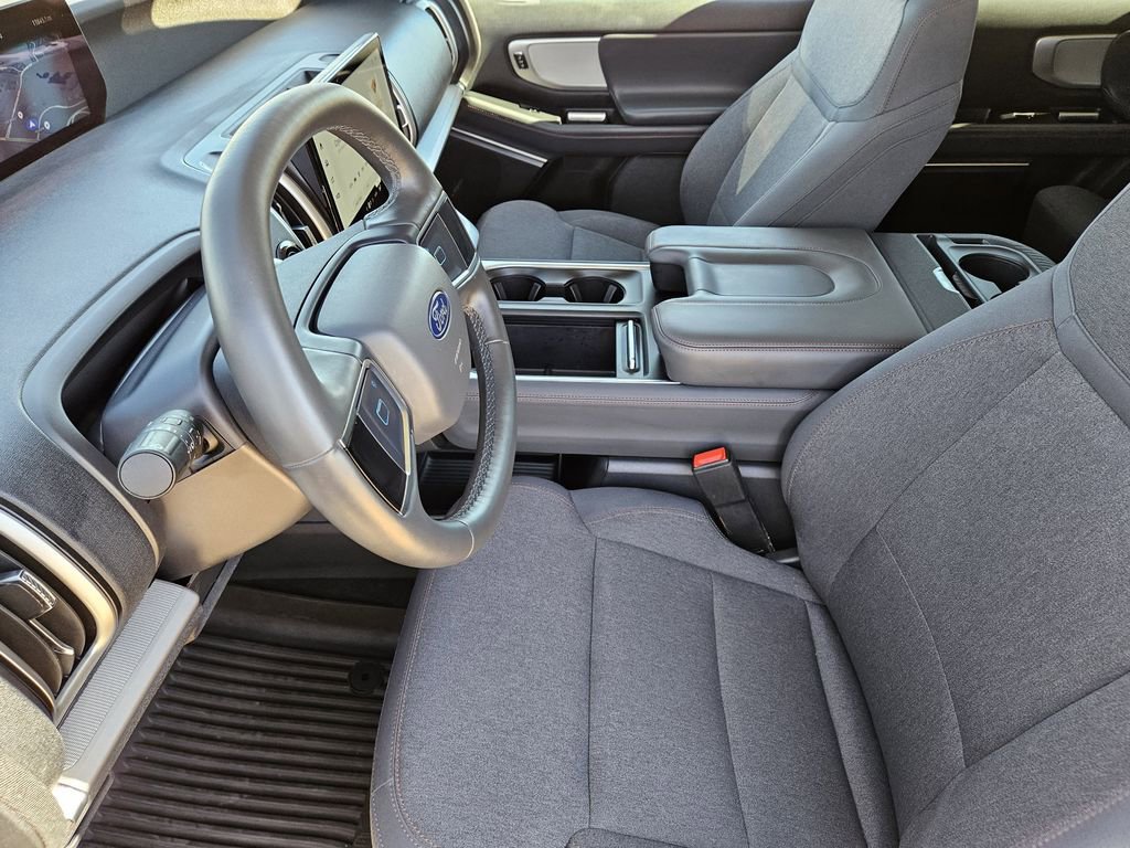 Used 2025 Ford Expedition Active image 17