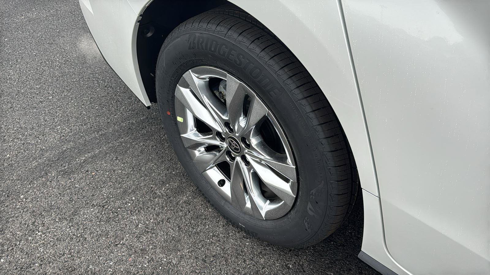 New 2026 Toyota Sienna Limited AWD/4WD image 4