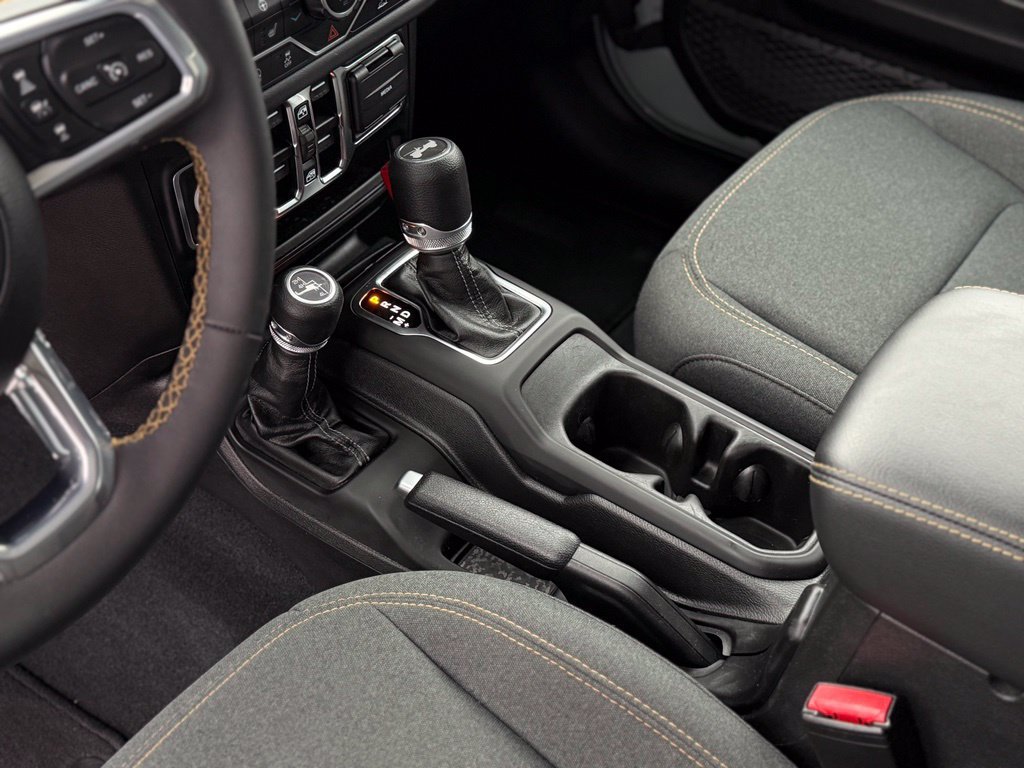 Used 2024 Jeep Wrangler Unlimited Sahara AWD/4WD image 23