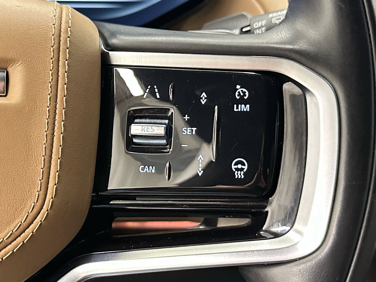 Used 2024 Land Rover Range Rover Sport SE image 25