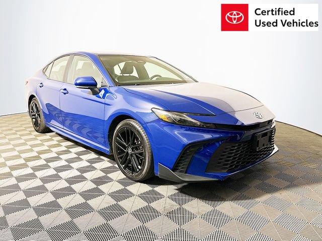 Used 2025 Toyota Camry SE image 1