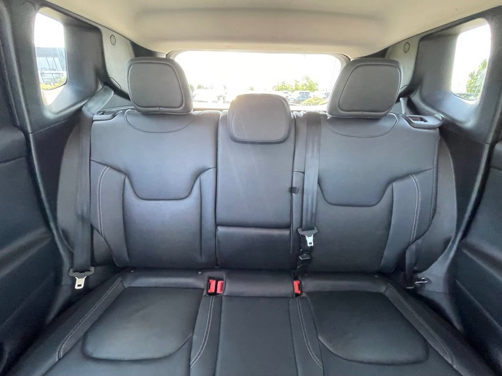 Used 2016 Jeep Renegade Limited FWD image 29
