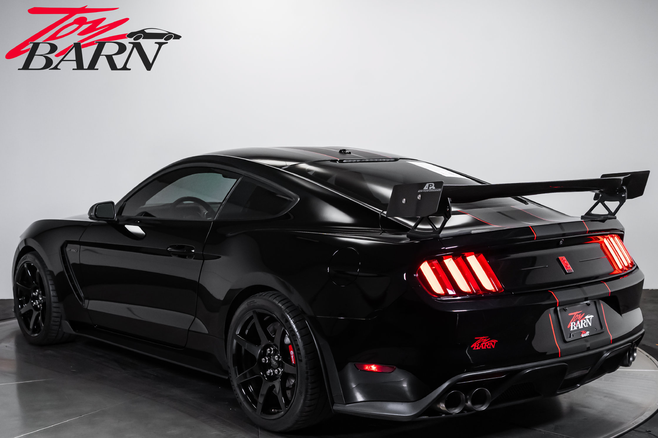 Used 2019 Ford Mustang Shelby GT350R w/ GT350R Equipment Group 920A RWD image 3