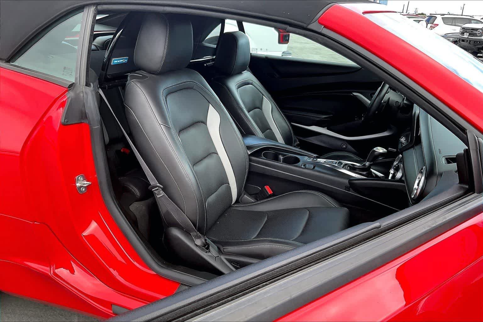 Used 2020 Chevrolet Camaro LT w/ Technology Package RWD image 12