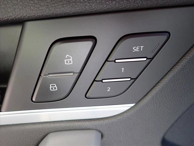 Used 2025 Audi Q5 2.0T Premium image 16