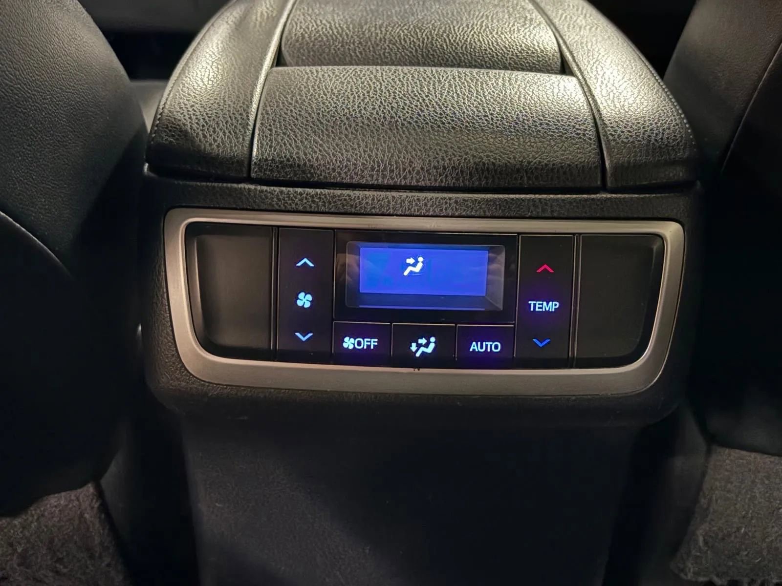 Used 2015 Toyota Highlander XLE image 34