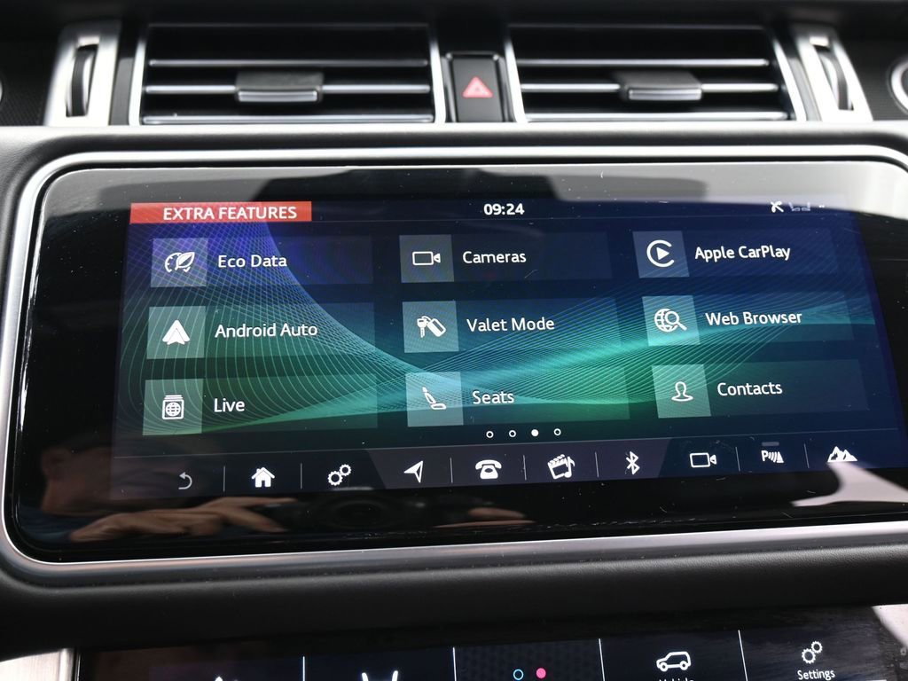 Used 2020 Land Rover Range Rover HSE image 24