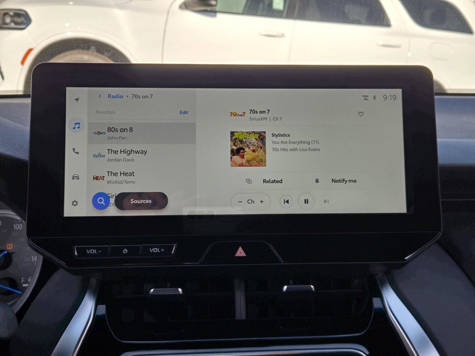 Used 2024 Toyota Venza XLE image 9