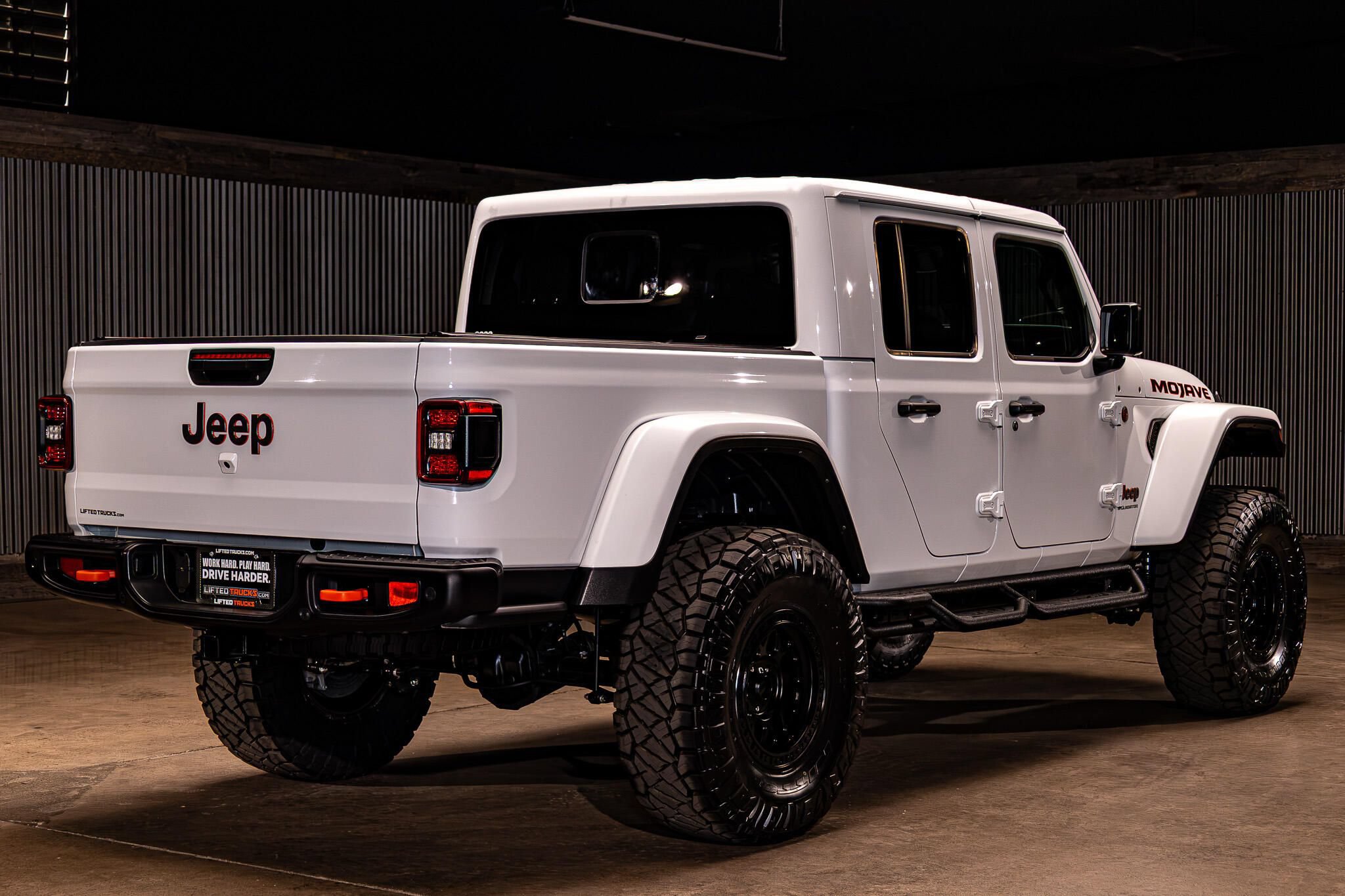 Used 2024 Jeep Gladiator Mojave AWD/4WD image 10