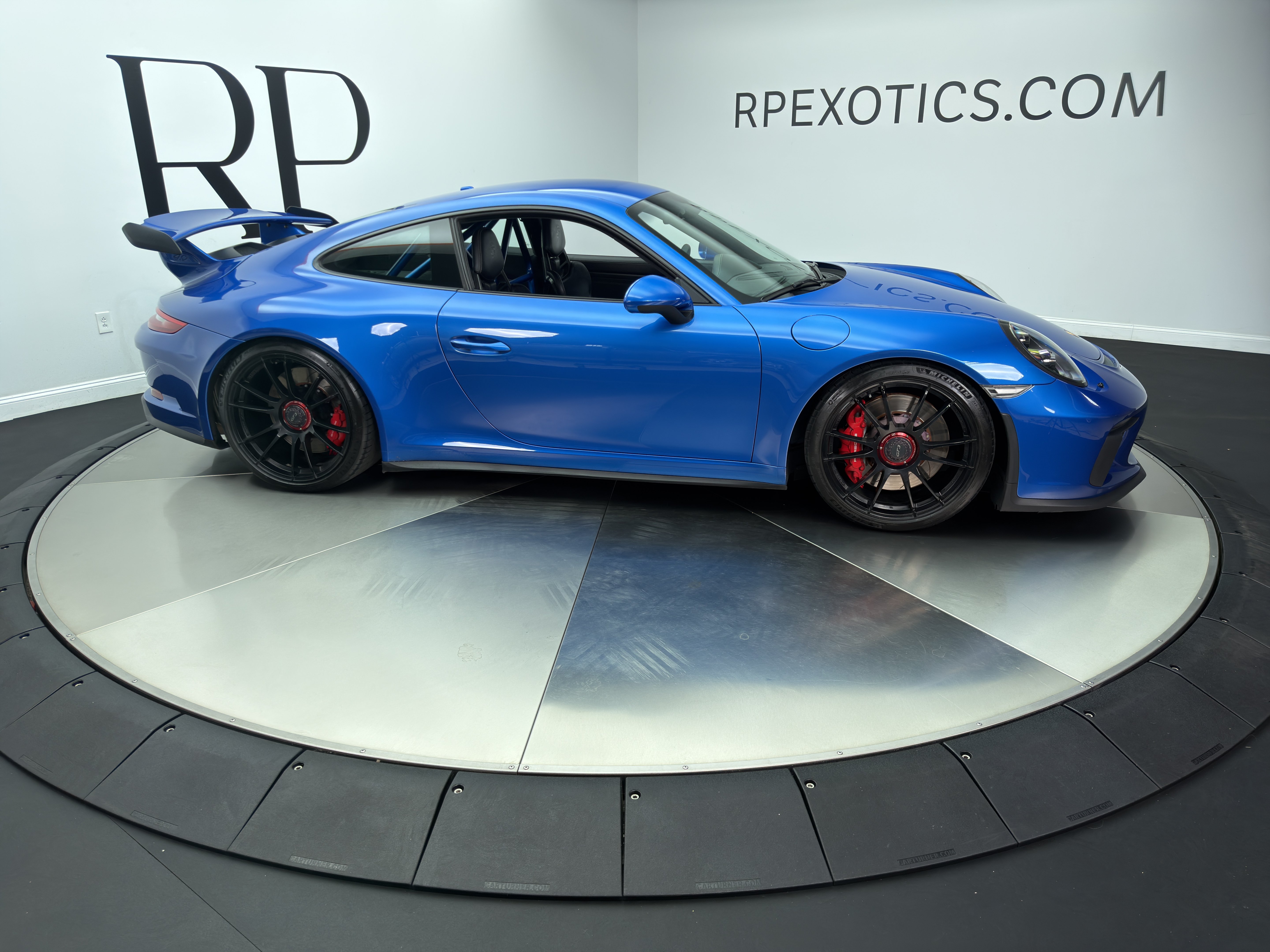 Used 2018 Porsche 911 GT3 w/ Light Design Package RWD image 7