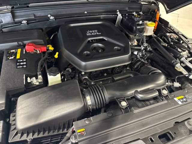 Used 2022 Jeep Wrangler Unlimited Sahara w/ Cold Weather Group AWD/4WD image 32