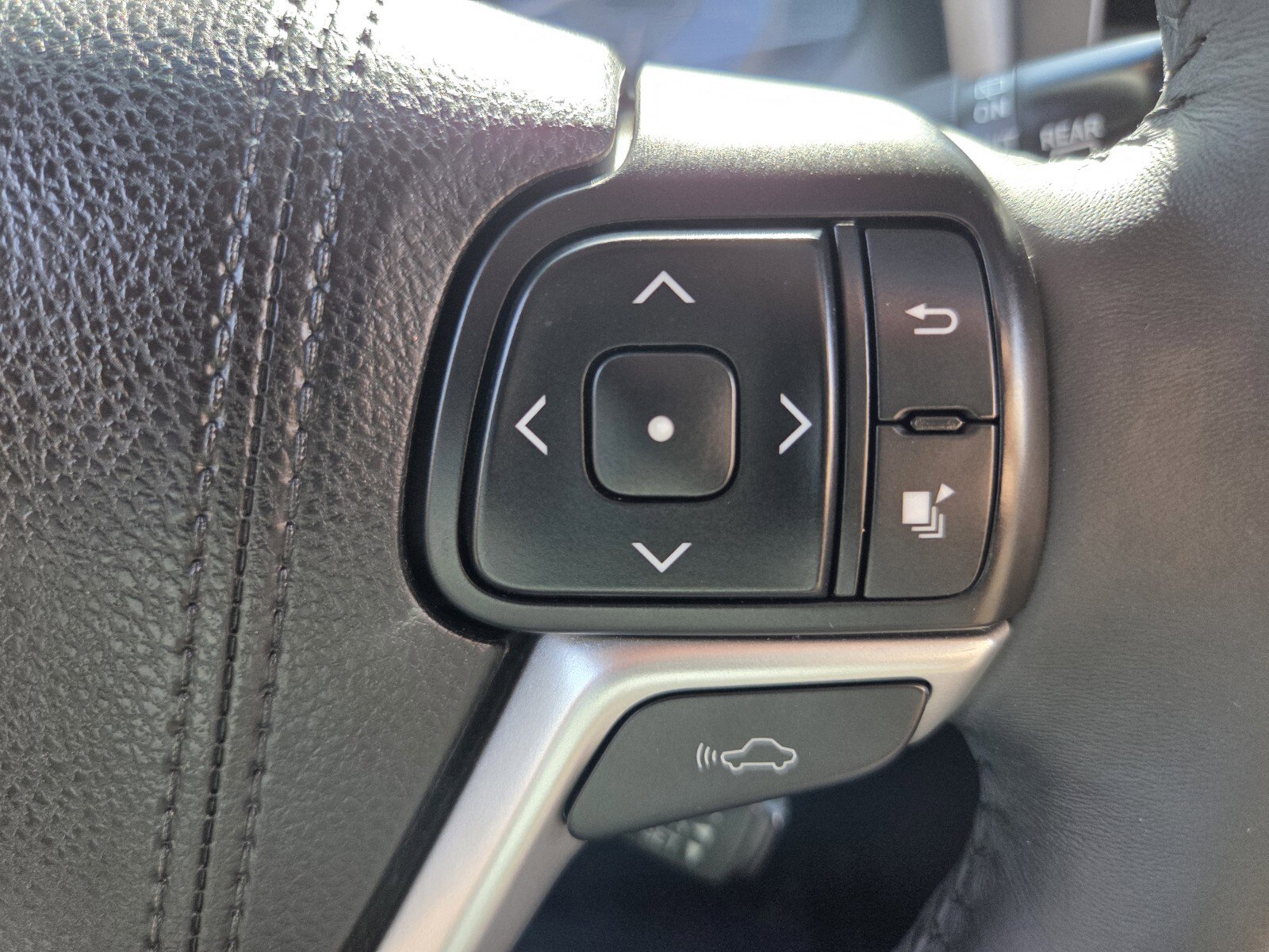 Used 2017 Toyota Sienna Limited image 27