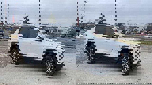 New 2026 Chevrolet Equinox LT w/ Convenience Package II image 2