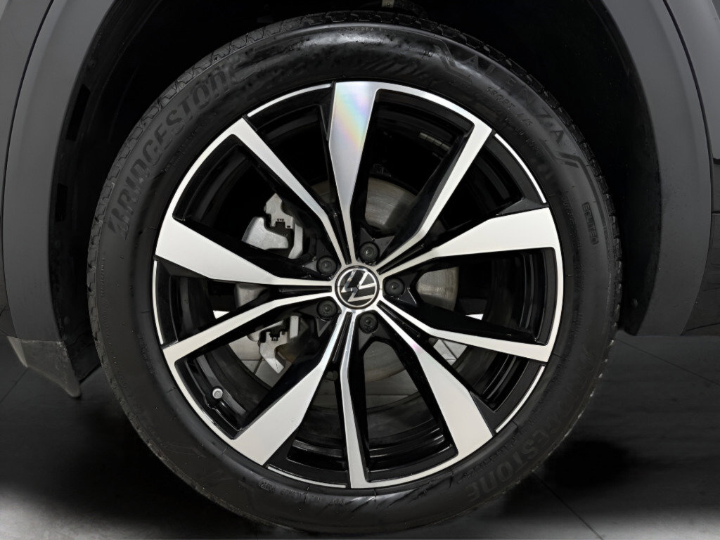 Used 2025 Volkswagen Atlas Cross Sport SEL Premium R-Line image 21