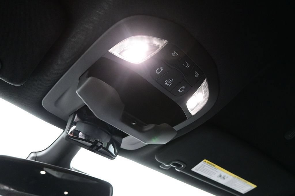 Used 2025 Chrysler Pacifica Select FWD image 28