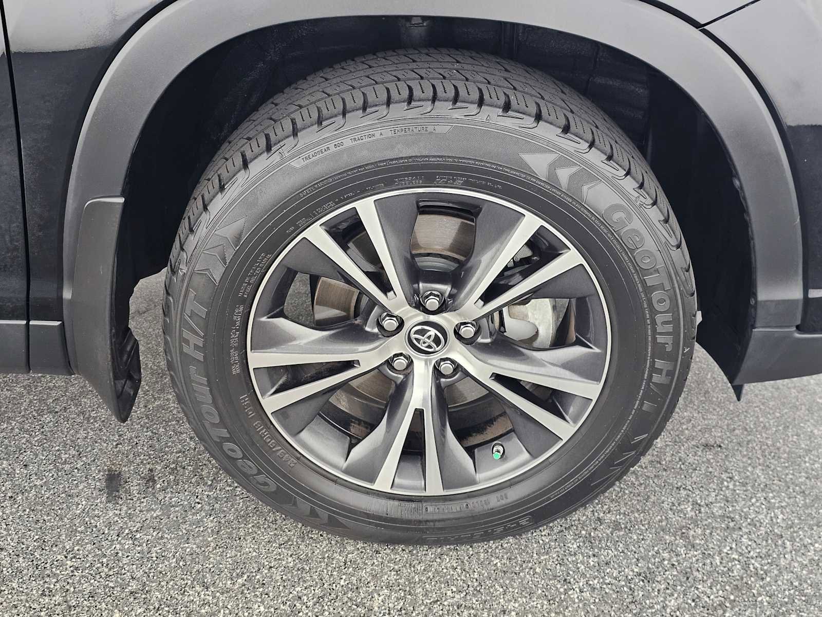 Used 2019 Toyota Highlander LE FWD image 9