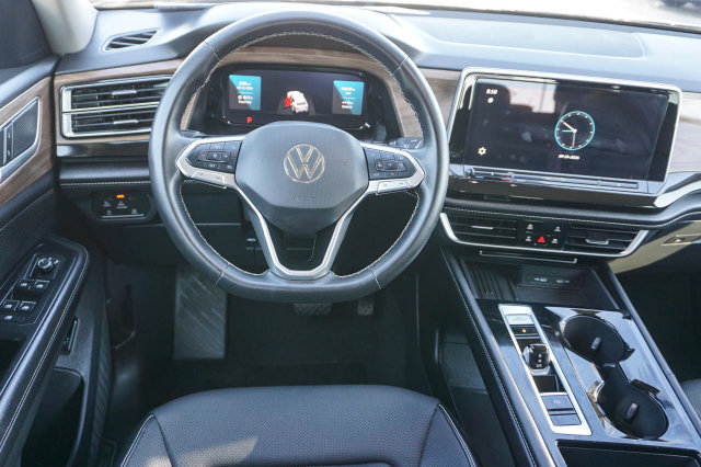 Used 2025 Volkswagen Atlas SE AWD/4WD image 12
