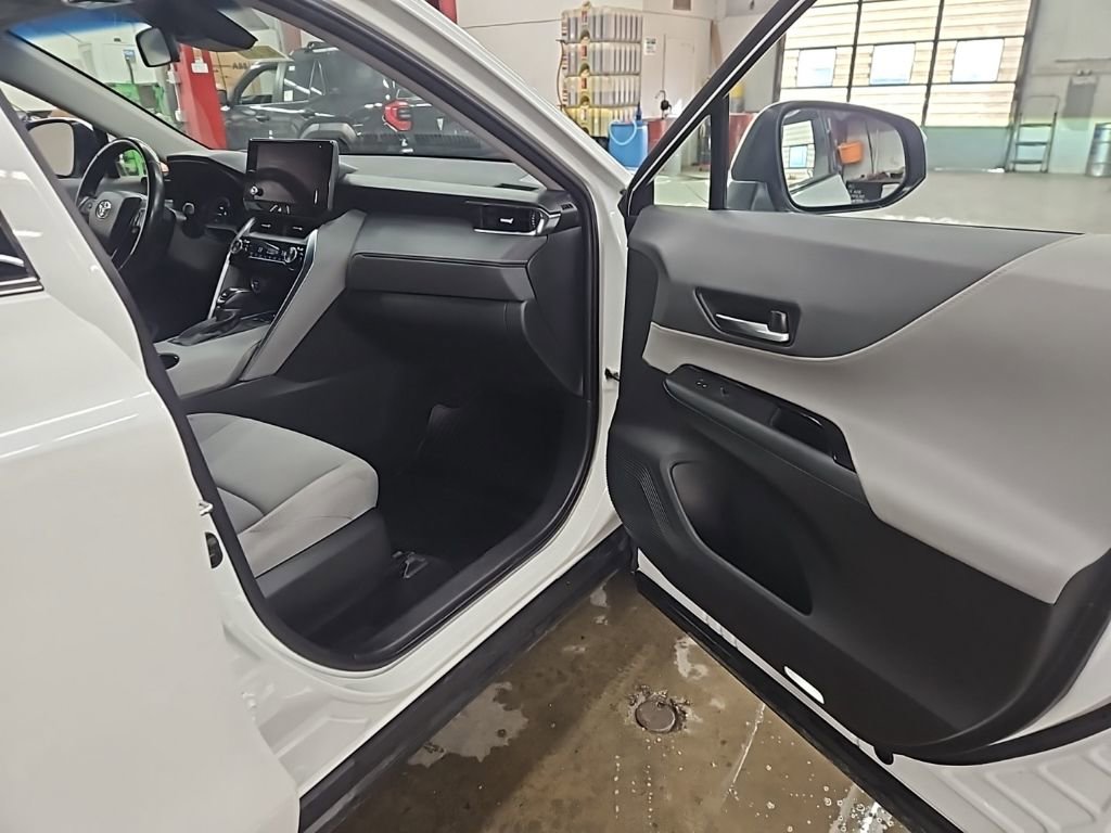 Used 2023 Toyota Venza LE image 34