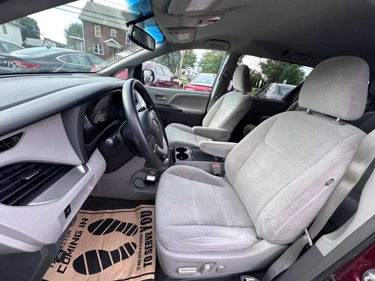 Used 2015 Toyota Sienna LE FWD image 10